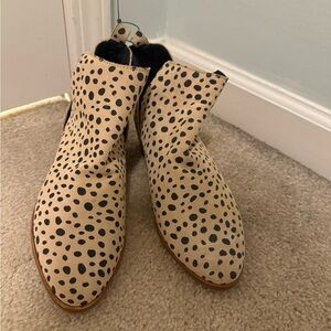 Dolce Vita Black and Tan Ankle Booties with Sleek Design